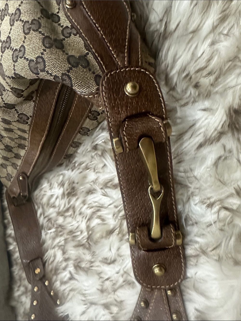 GUCCI Tan/Brown GG Canvas Shoulder Bag W/Studded Red & green Leather Strap - Picture 6 of 8